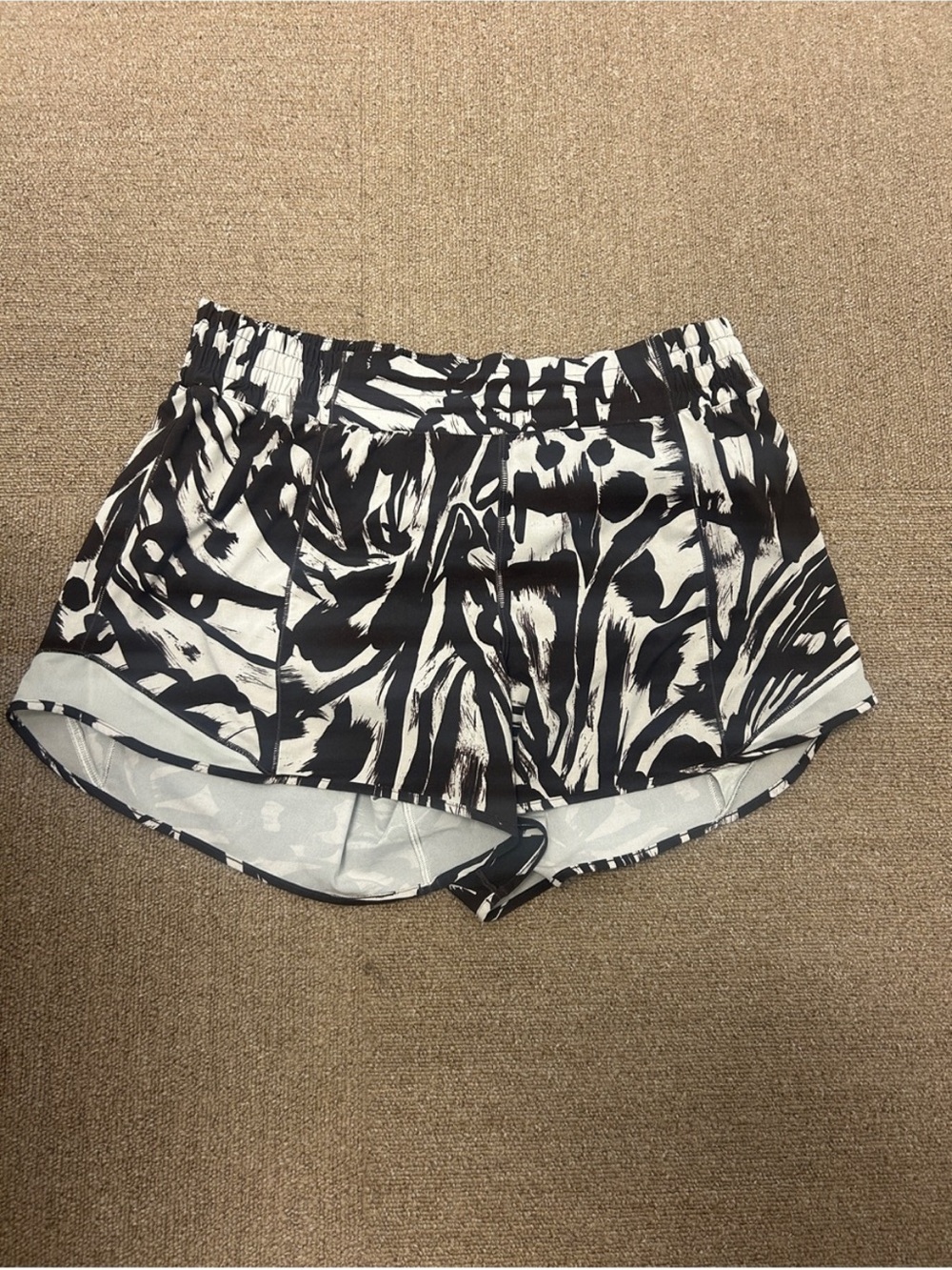 Lululemon Hotty Hot High-Rise Short 4” Monarch Bloom Bone Espresso/Bone Sz 14